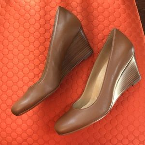 naturalizer emily wedge pump